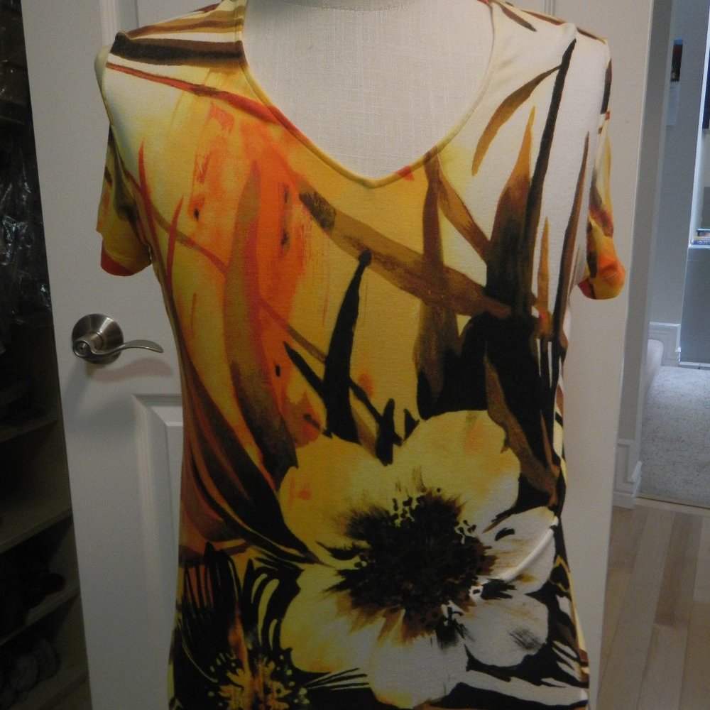 V-Neck, Short Sleeve Floral T-shirt
